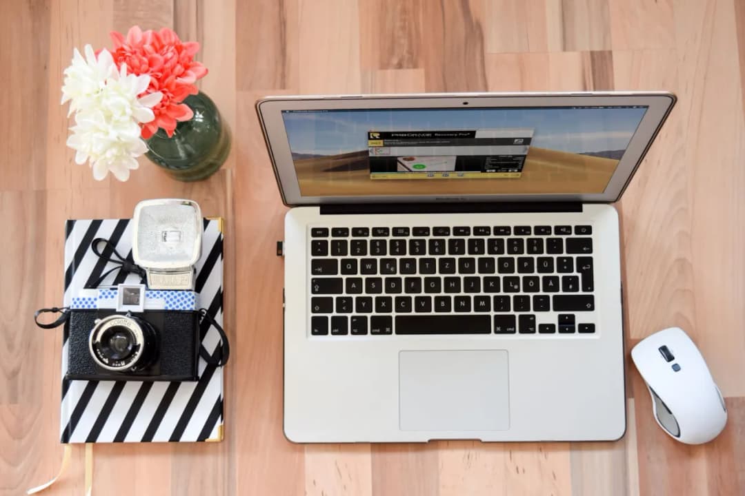 Jak zgrać zdjęcia z aparatu na laptopa bez problemów i stresu